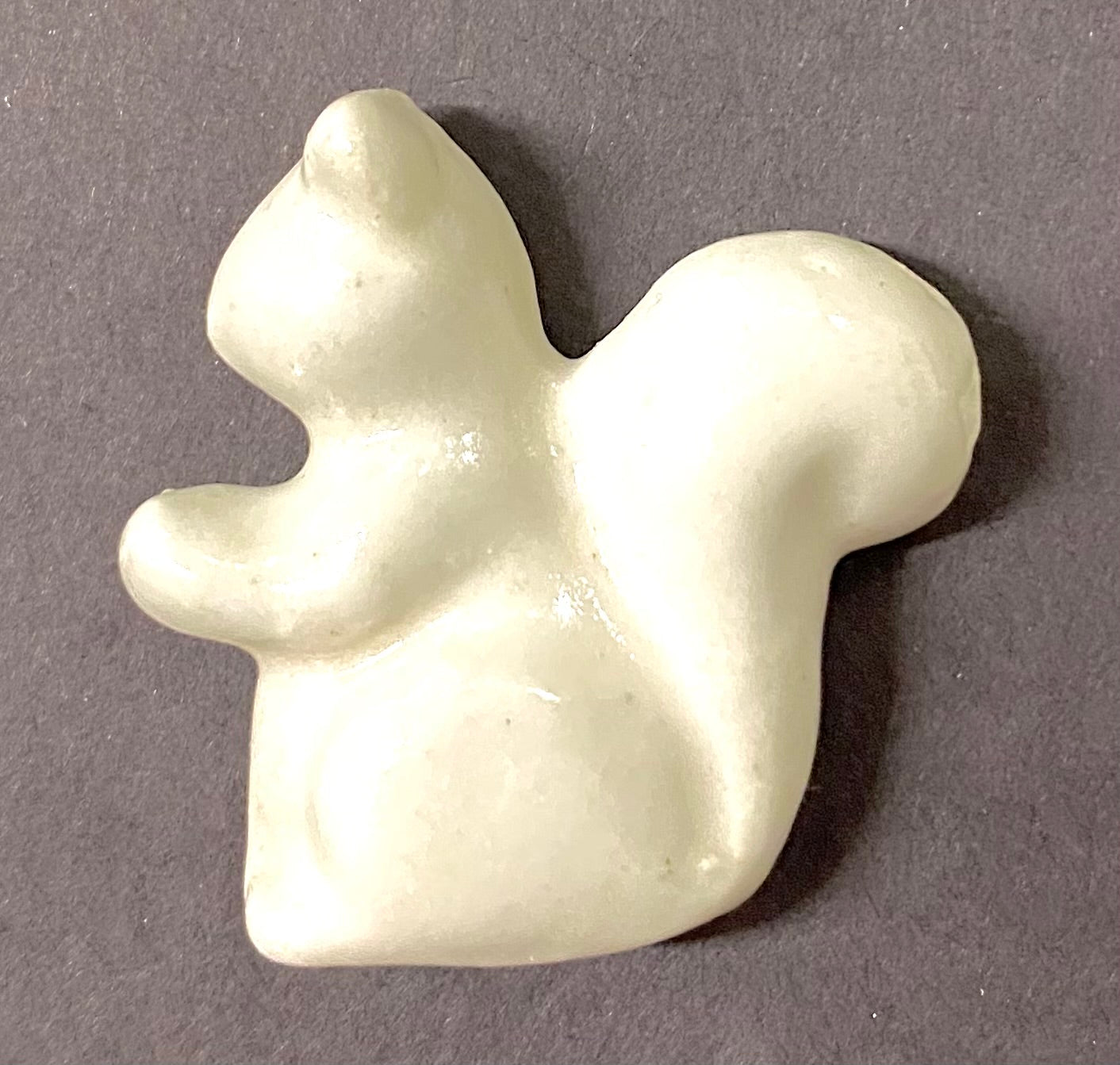 Magnet - Pottery - White Squirrel Facing Left - 1-1/2" x 1-1/2"