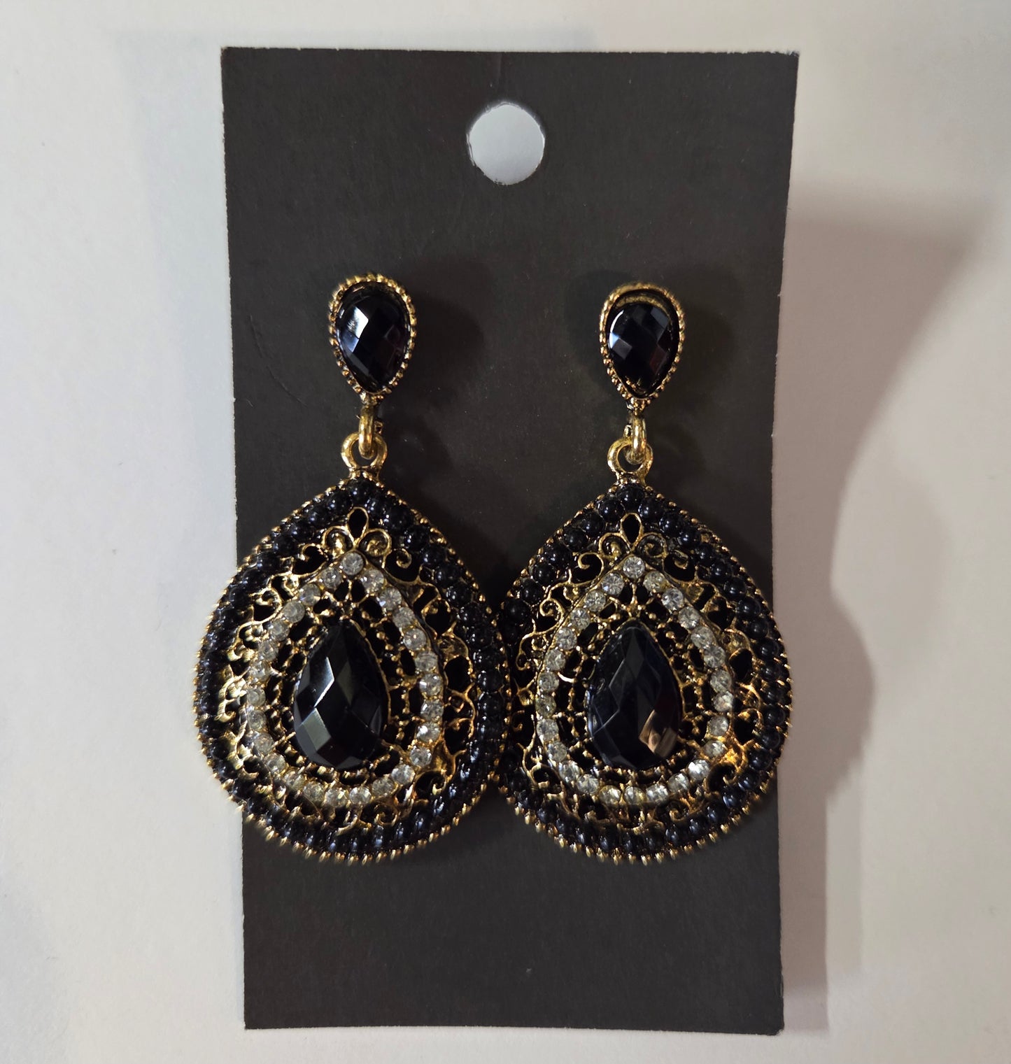 Jewelry - Earrings Drop Assorted in many Colors