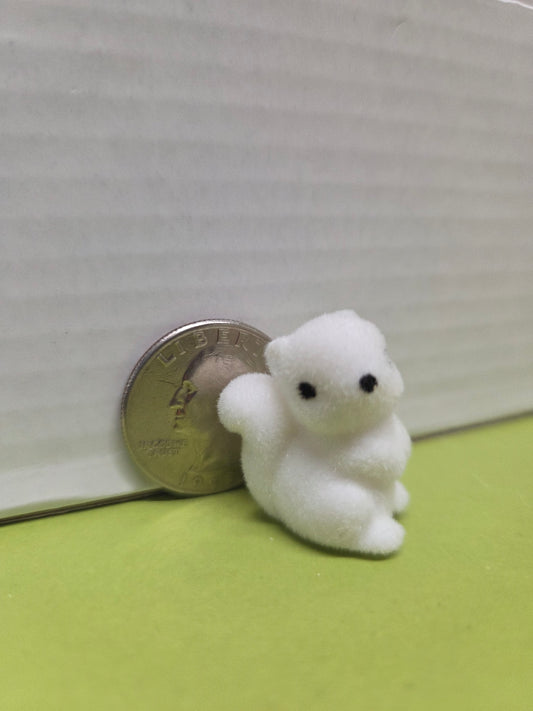 Figurine - Flocked - Miniature White Squirrel