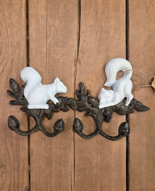 Cast Iron - Two Squirrels with 4 Acorn Hooks