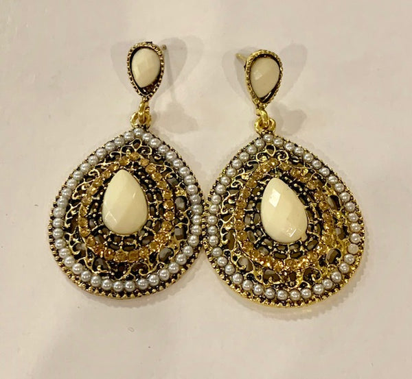 Jewelry - Assorted Earrings Collection