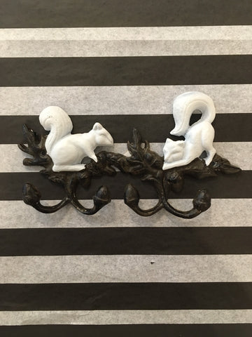 Cast Iron - Two Squirrels with 4 Acorn Hooks