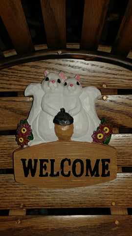 Resin - White Squirrel Welcome Plaque